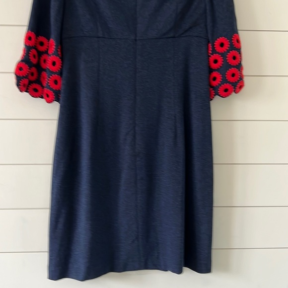 Trina Turk Size 6 Sheath Jersey Empire Waist Red Embroidered Daisy Sleeve - Picture 11 of 16